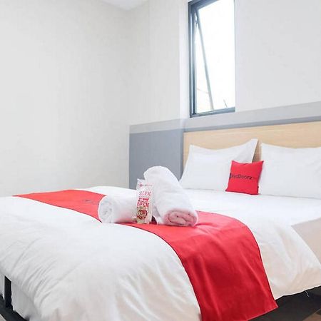 Reddoorz Plus Near Taman Anggrek Mall Jakarta Extérieur photo