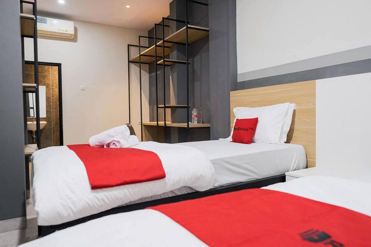 Reddoorz Plus Near Taman Anggrek Mall Jakarta Extérieur photo