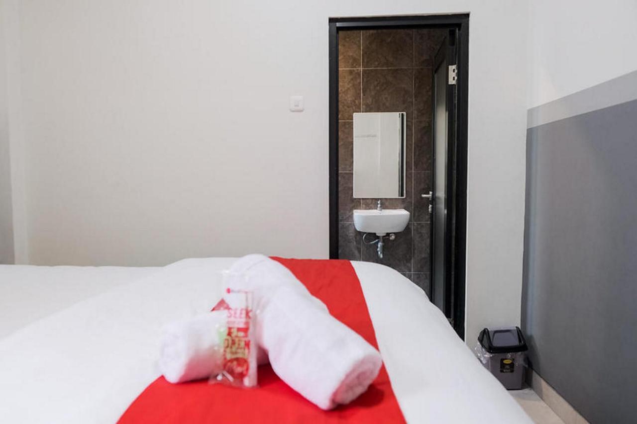 Reddoorz Plus Near Taman Anggrek Mall Jakarta Extérieur photo