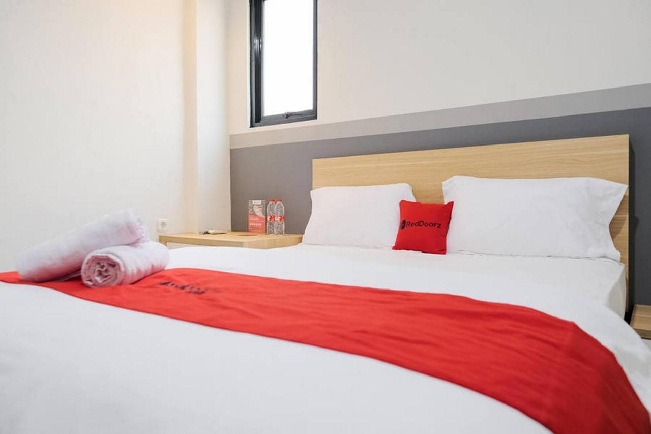 Reddoorz Plus Near Taman Anggrek Mall Jakarta Extérieur photo