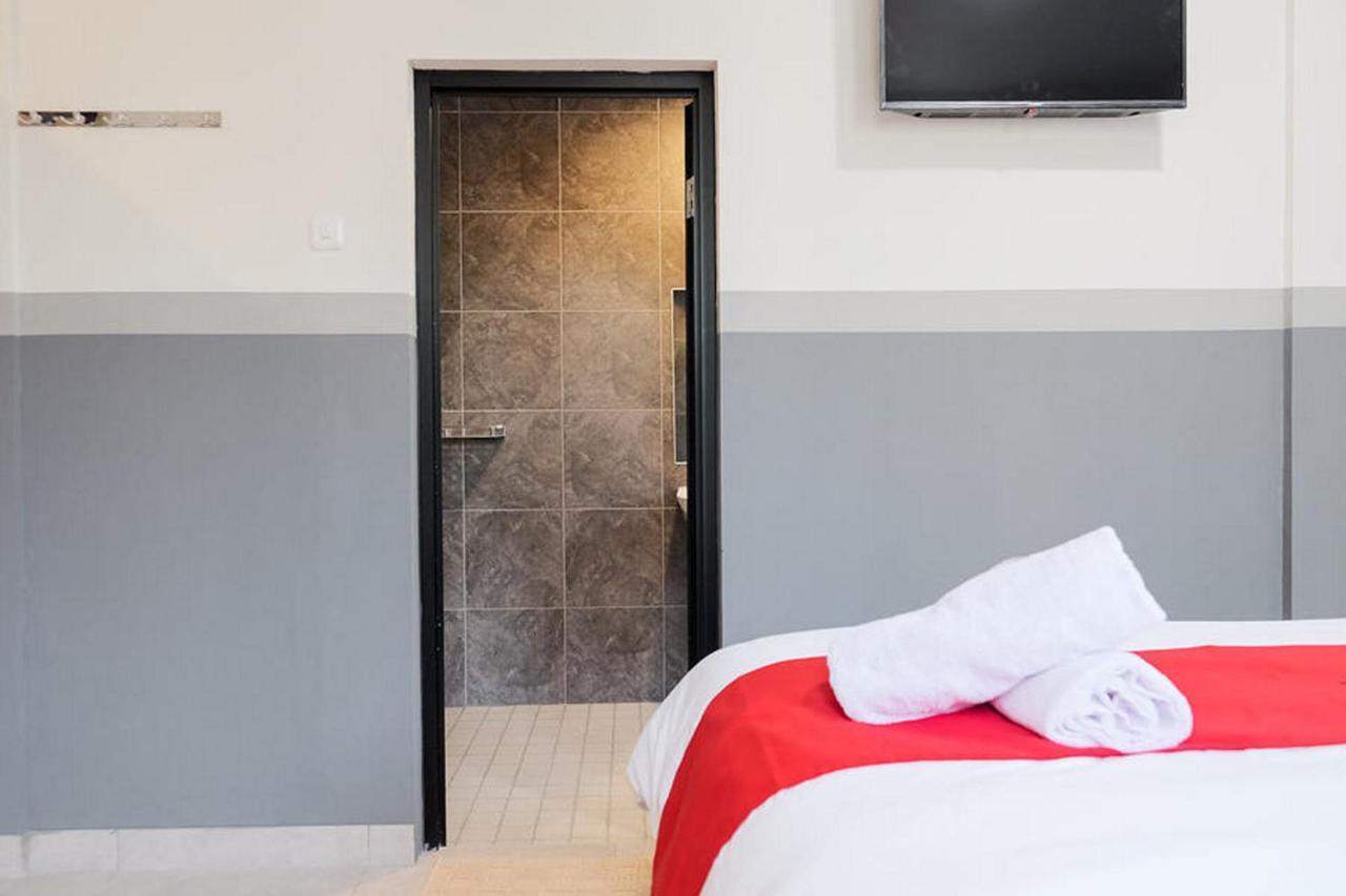 Reddoorz Plus Near Taman Anggrek Mall Jakarta Extérieur photo